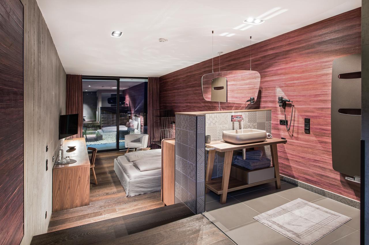 Senses Violett Suites - Adults Only Τσελ αμ Ζέε Εξωτερικό φωτογραφία